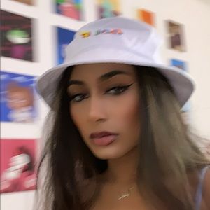 Meet your Posher, Aliza